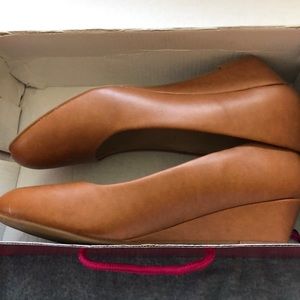 Dream Pairs tan wedges size 7